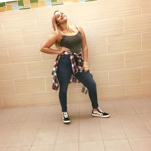 Meet your Posher, Zamira